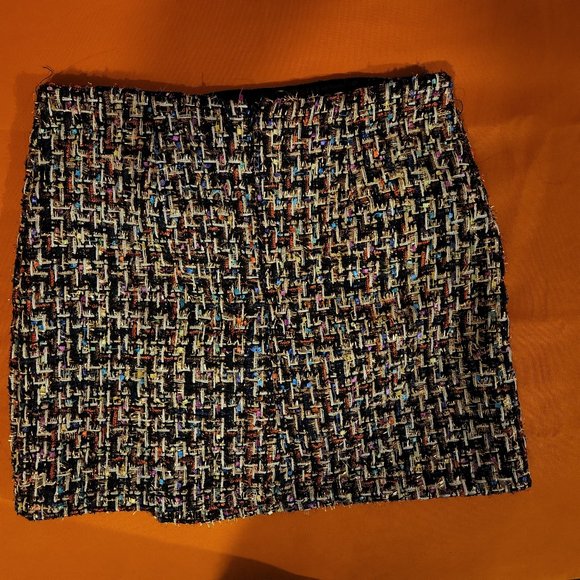 Sparkle Tweed-Patterned Mini Skirt with Faux Pearl Button - Picture 2 of 4